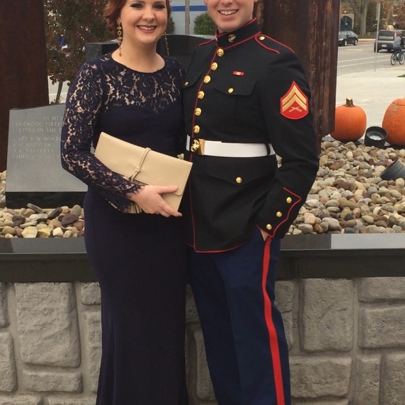 Only worn once! Perfect for a formal event. - Picture 4 of 4